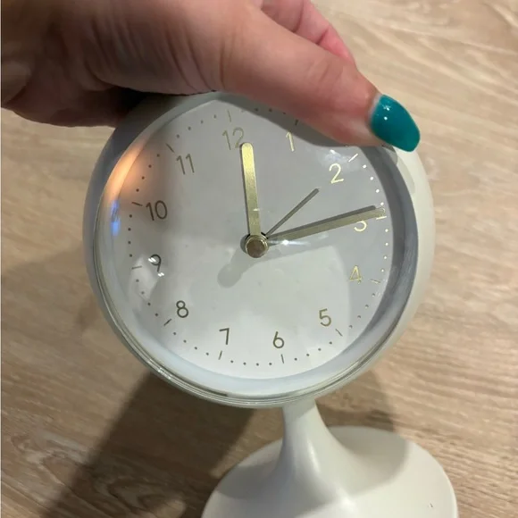 White Modern Table Clock - Picture 2 of 4